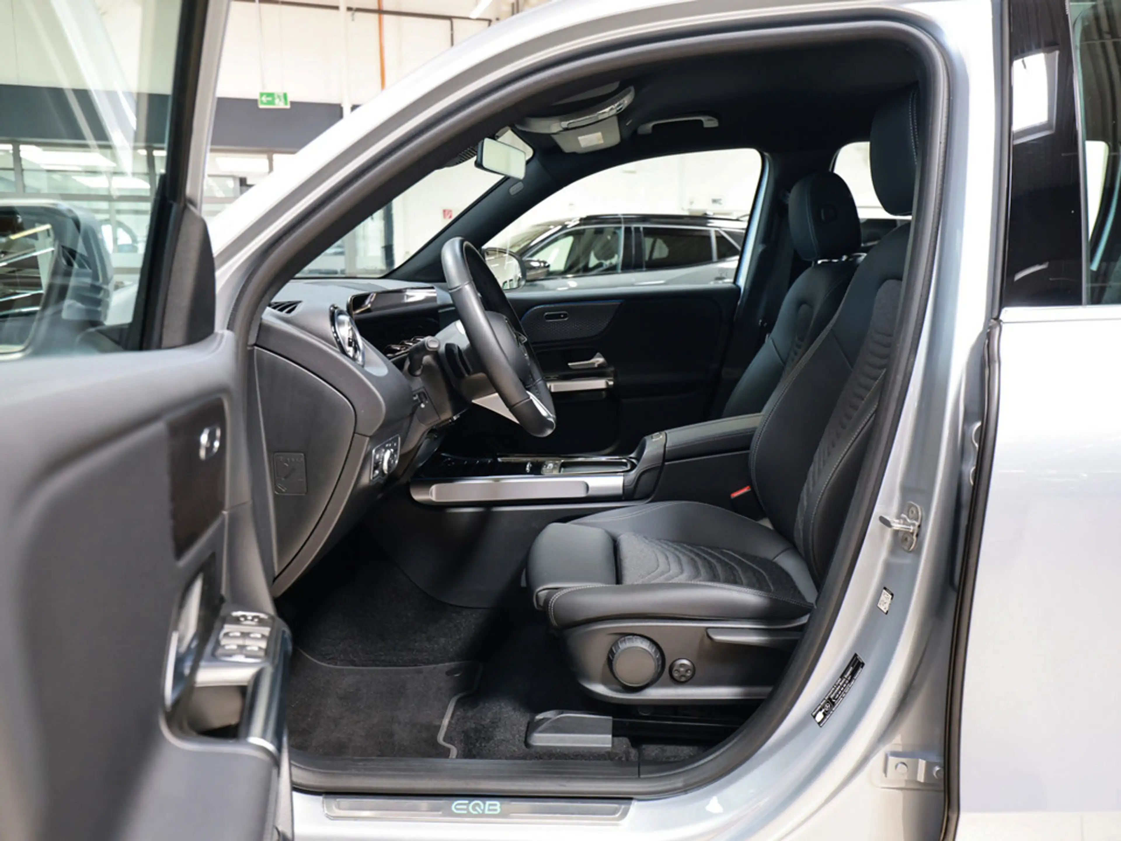 Mercedes-Benz EQB 250 + Progressive Advanced LED NAVI KAMERA — photo 13
