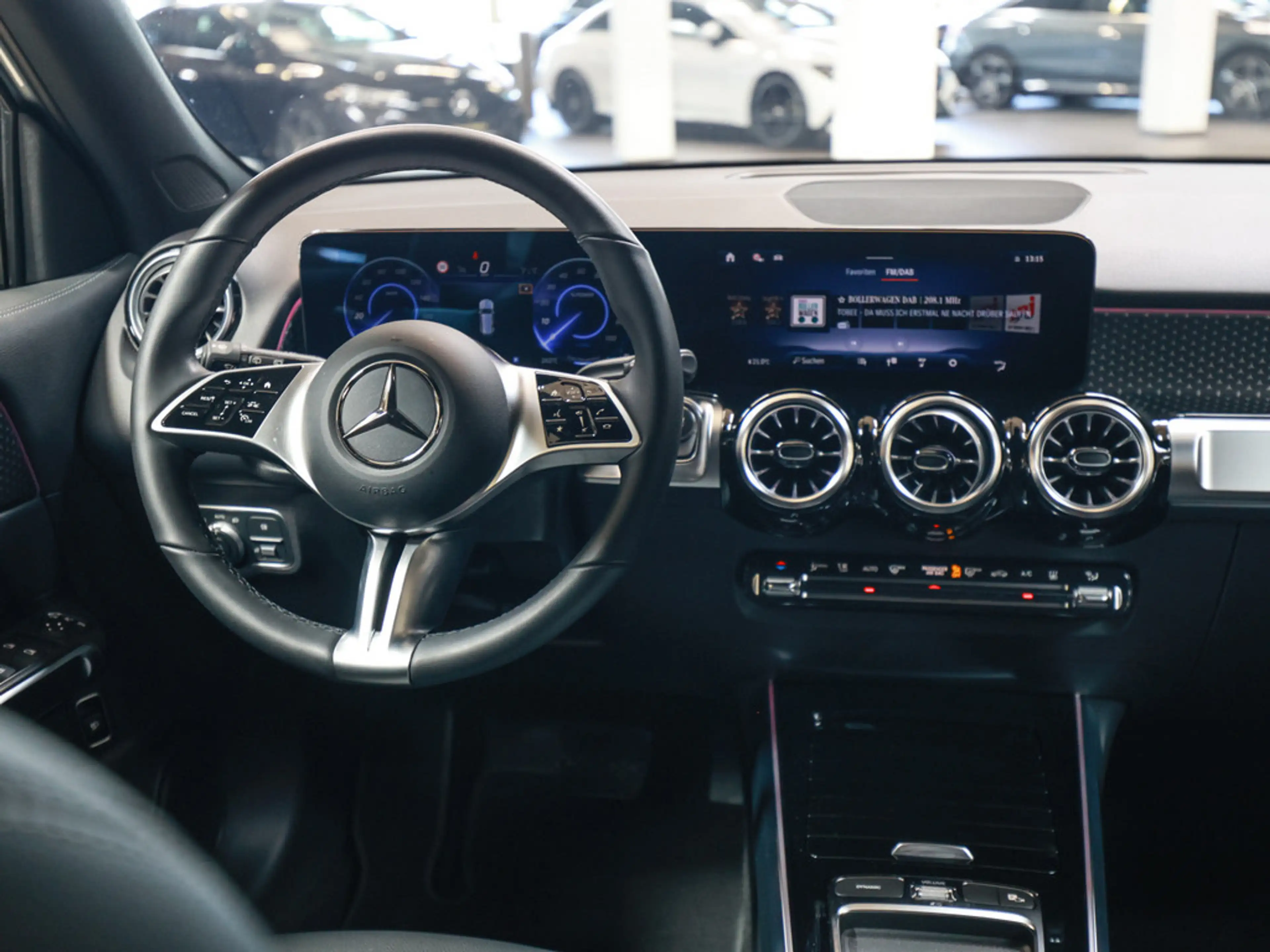 Mercedes-Benz EQB 250 + Progressive Advanced LED NAVI KAMERA — photo 12
