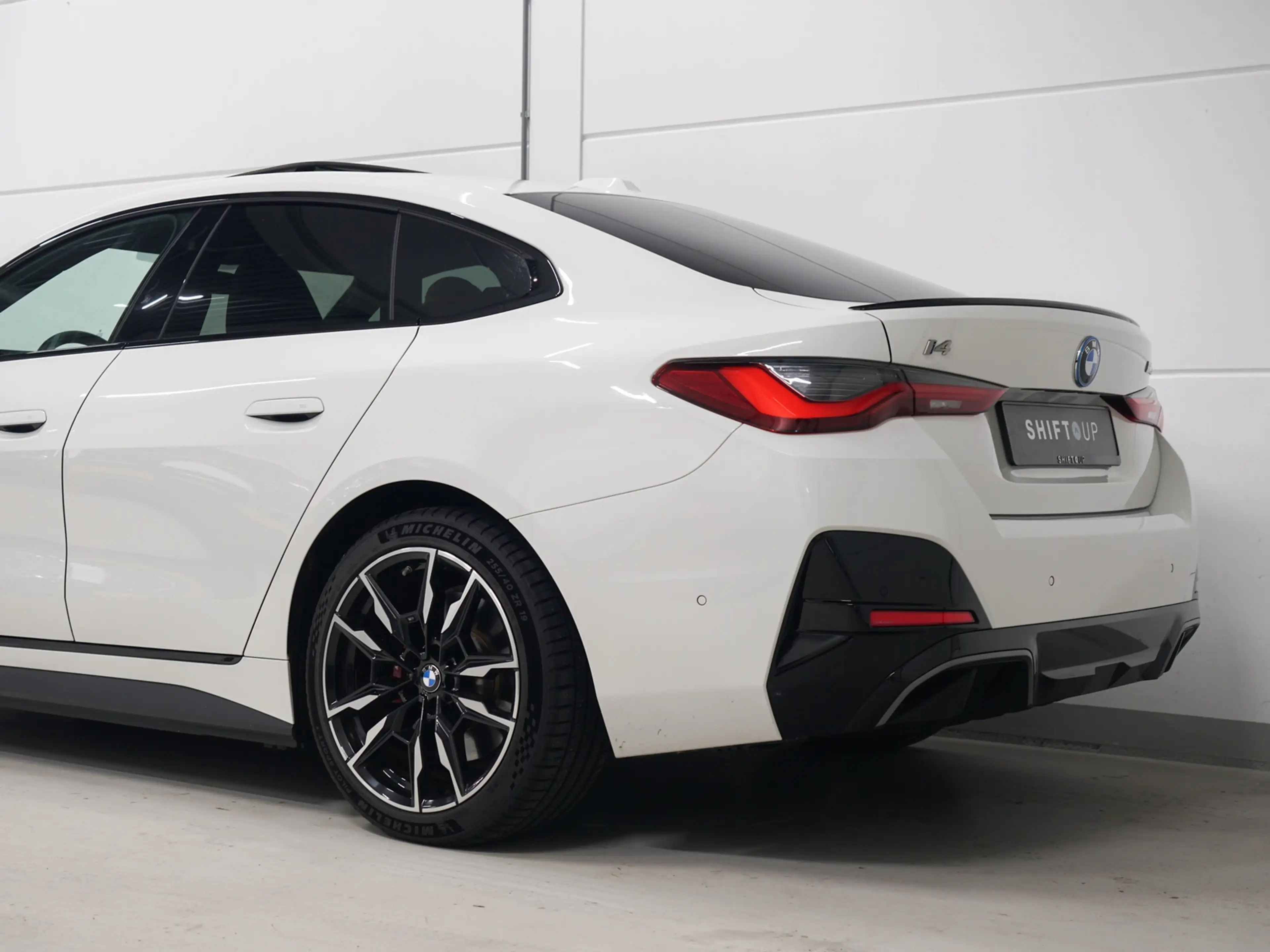 BMW i4 M50 Schuifdak | M-Stoelen | Harman Kardon — photo 44