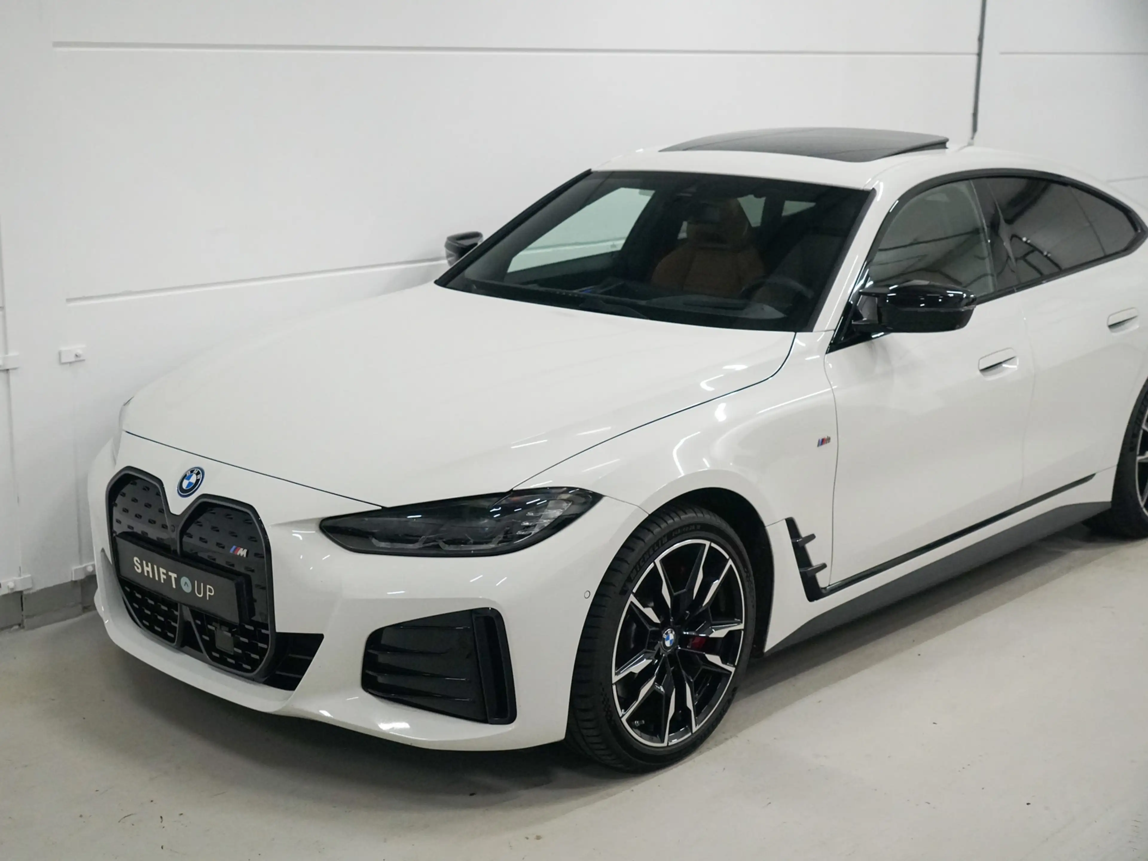 BMW i4 M50 Schuifdak | M-Stoelen | Harman Kardon — photo 39