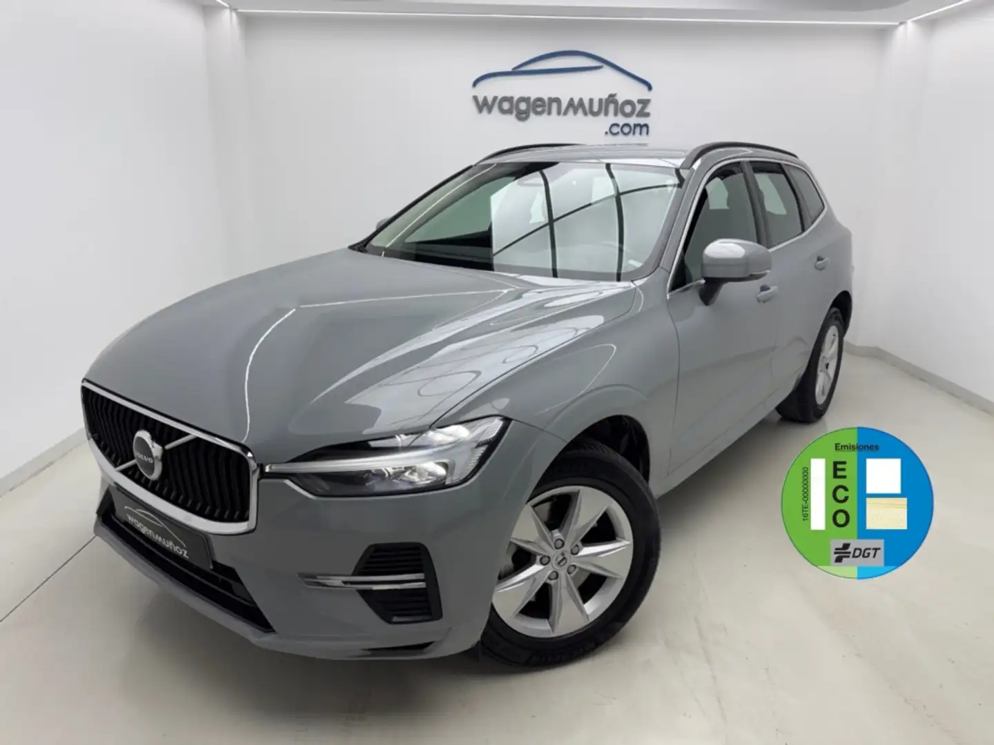 Volvo XC60 B4 Core FWD Aut. Gris - 2