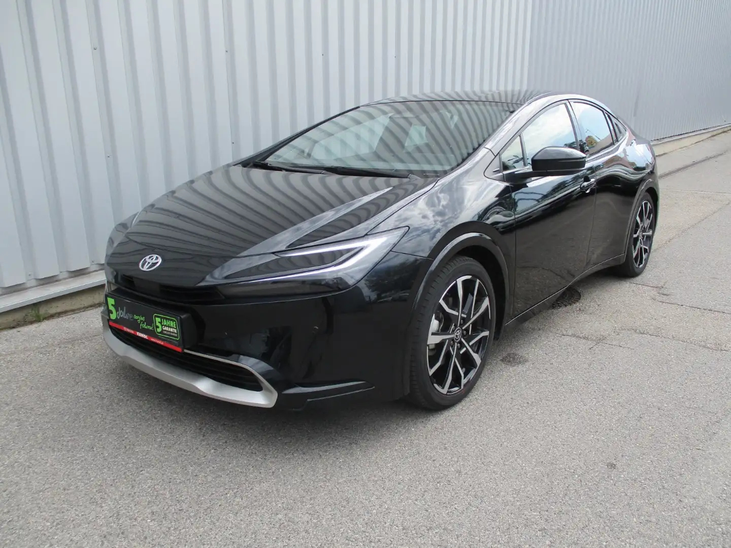 Toyota Prius 2.0 VVT-i PHEV 13.3kWh Executive Aut. Schwarz - 1