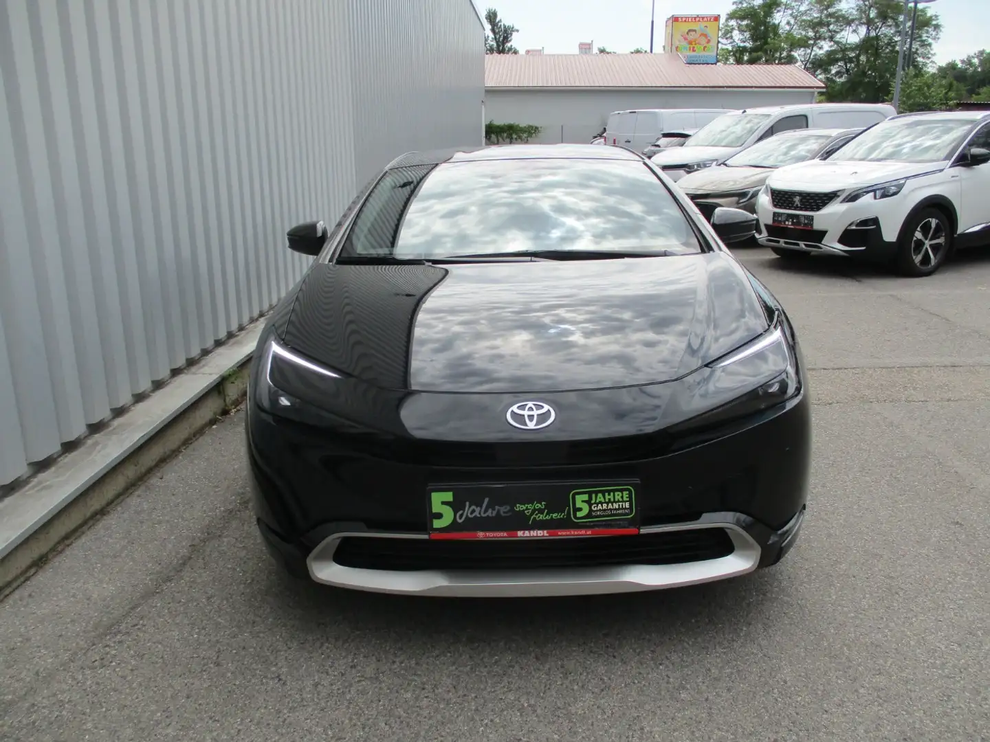 Toyota Prius 2.0 VVT-i PHEV 13.3kWh Executive Aut. Schwarz - 2
