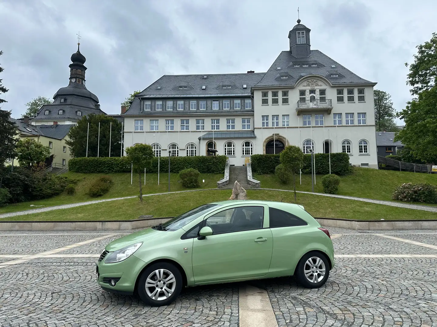 Opel Corsa Edition "111 Jahre" 8-fach bereift Service NEU Verde - 1