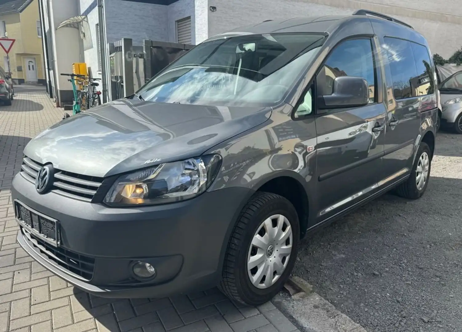 Volkswagen Caddy / 2x Schiebetüren  / 2. HAND  / KLIMA /PDC Grau - 2