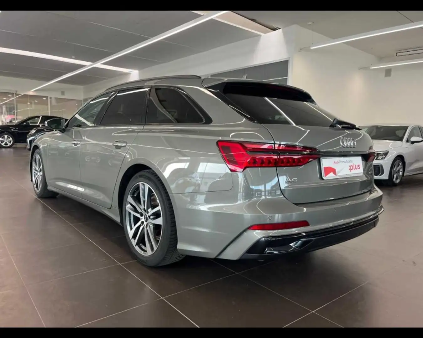 Audi A6 Avant 40 2.0 TDI quattro ultra S tronic S line ed Gris - 2