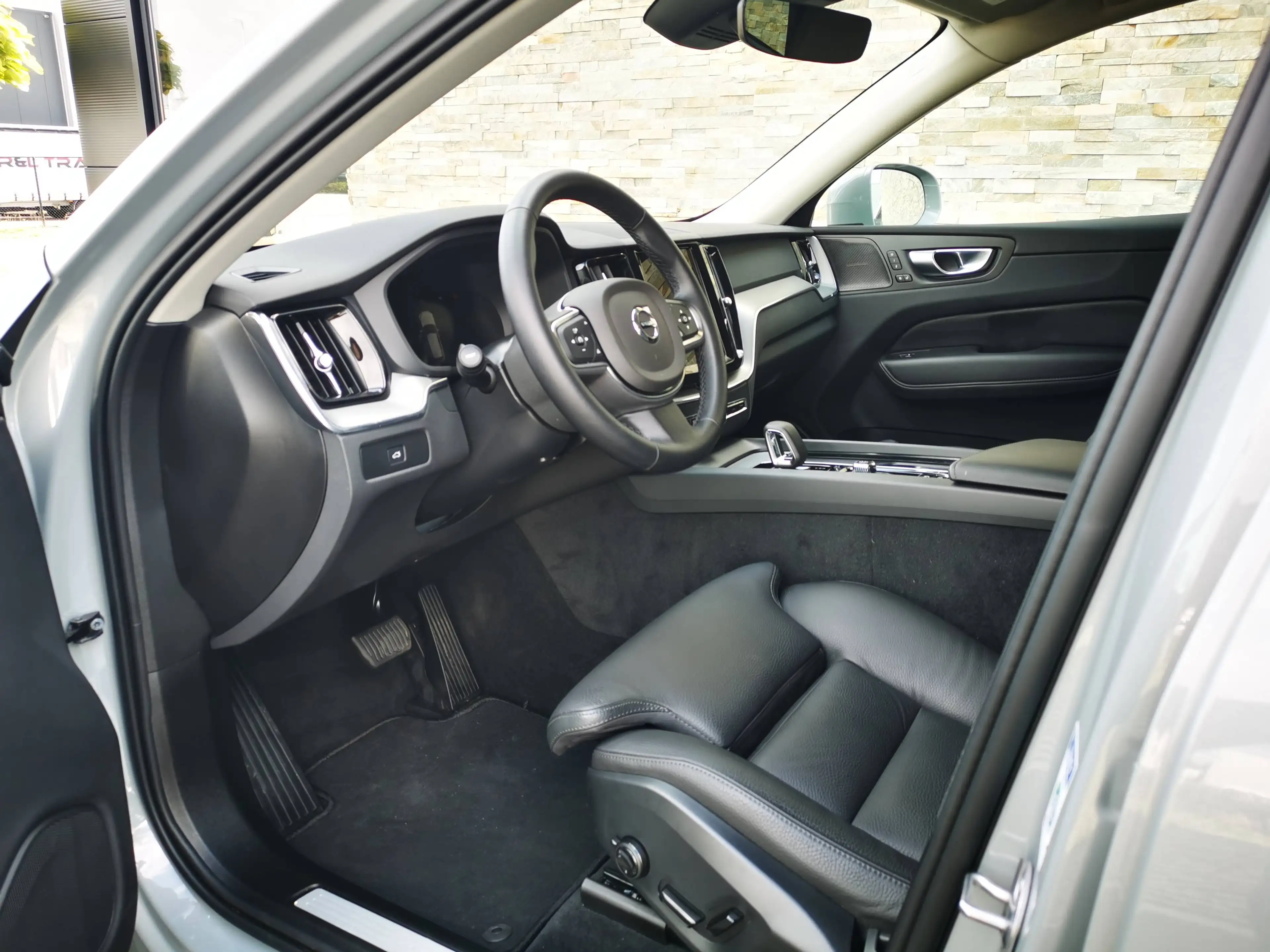 Volvo XC60 B5 AWD | MHEV | ACC | PILOT | BLIS | HK | LEDER | FULL LED | CAMERA | 19" — photo 4