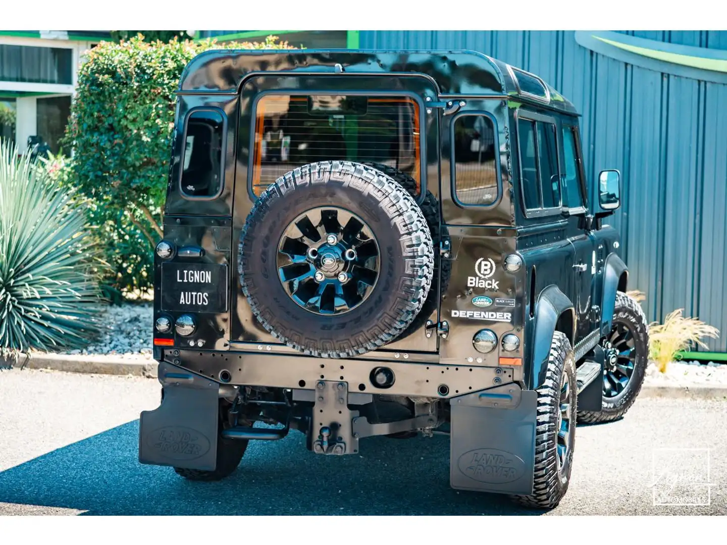 Land Rover Defender 90 Td4 2,4L SW 4 Places Black Pack Noir - 2