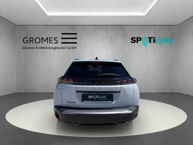 Peugeot 2008 view 4