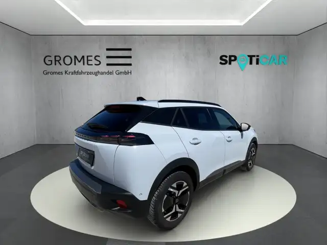 Peugeot 2008 view 3