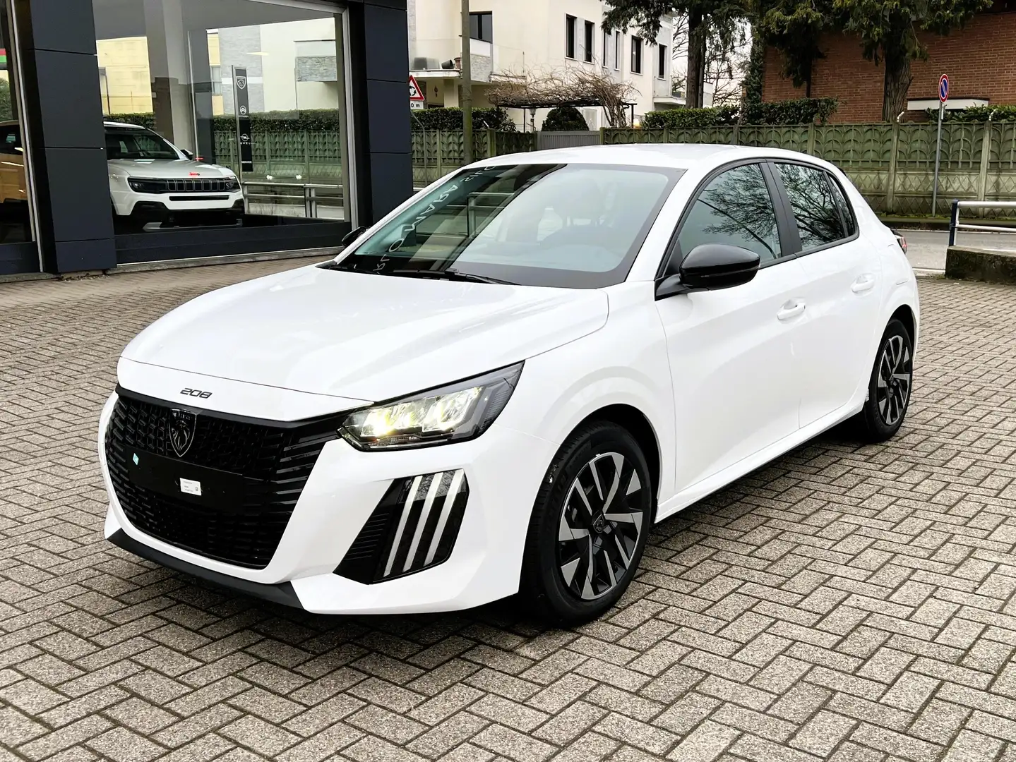 Peugeot 208 1.2 Hybrid Style 110cv e-dcs 6 Wit - 1