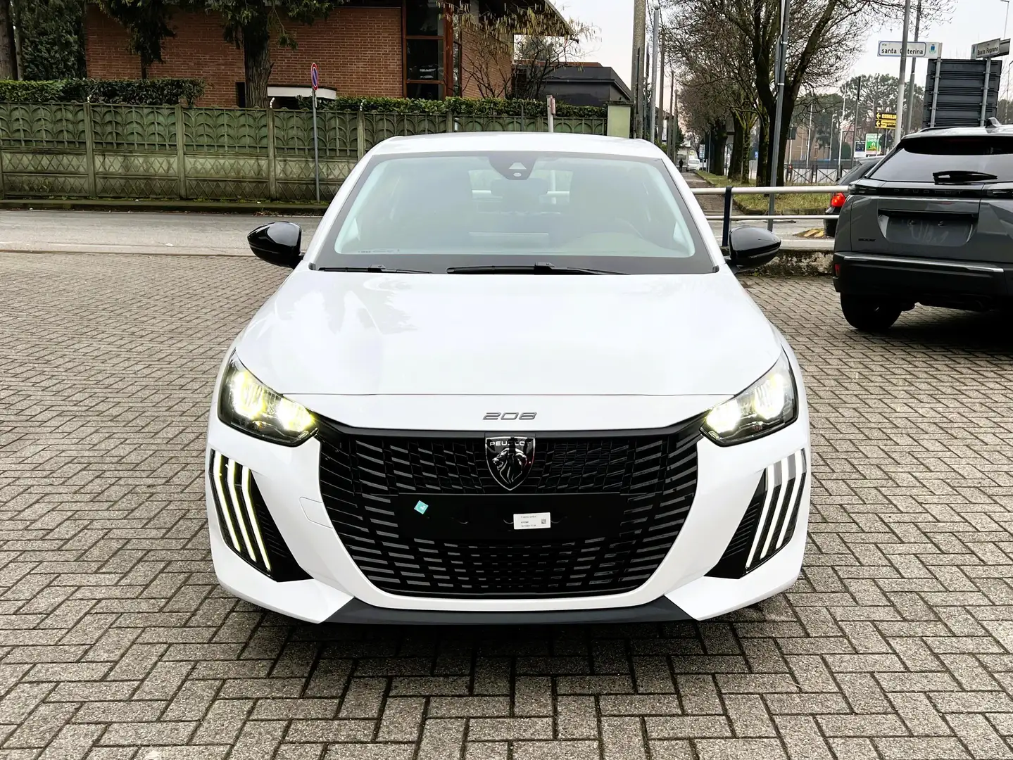 Peugeot 208 1.2 Hybrid Style 110cv e-dcs 6 Wit - 2