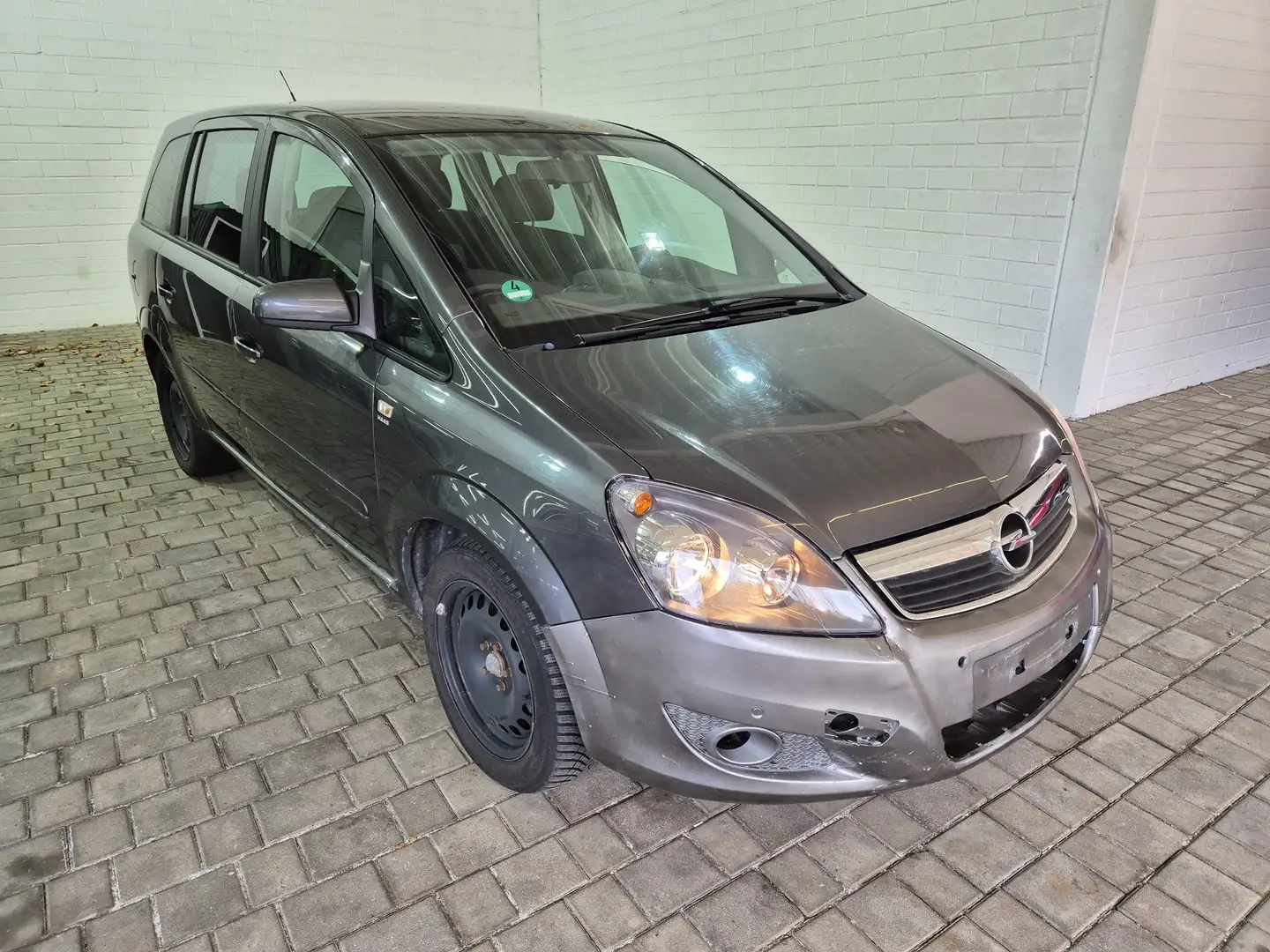 Opel Zafira 1.8 Cosmo - 1