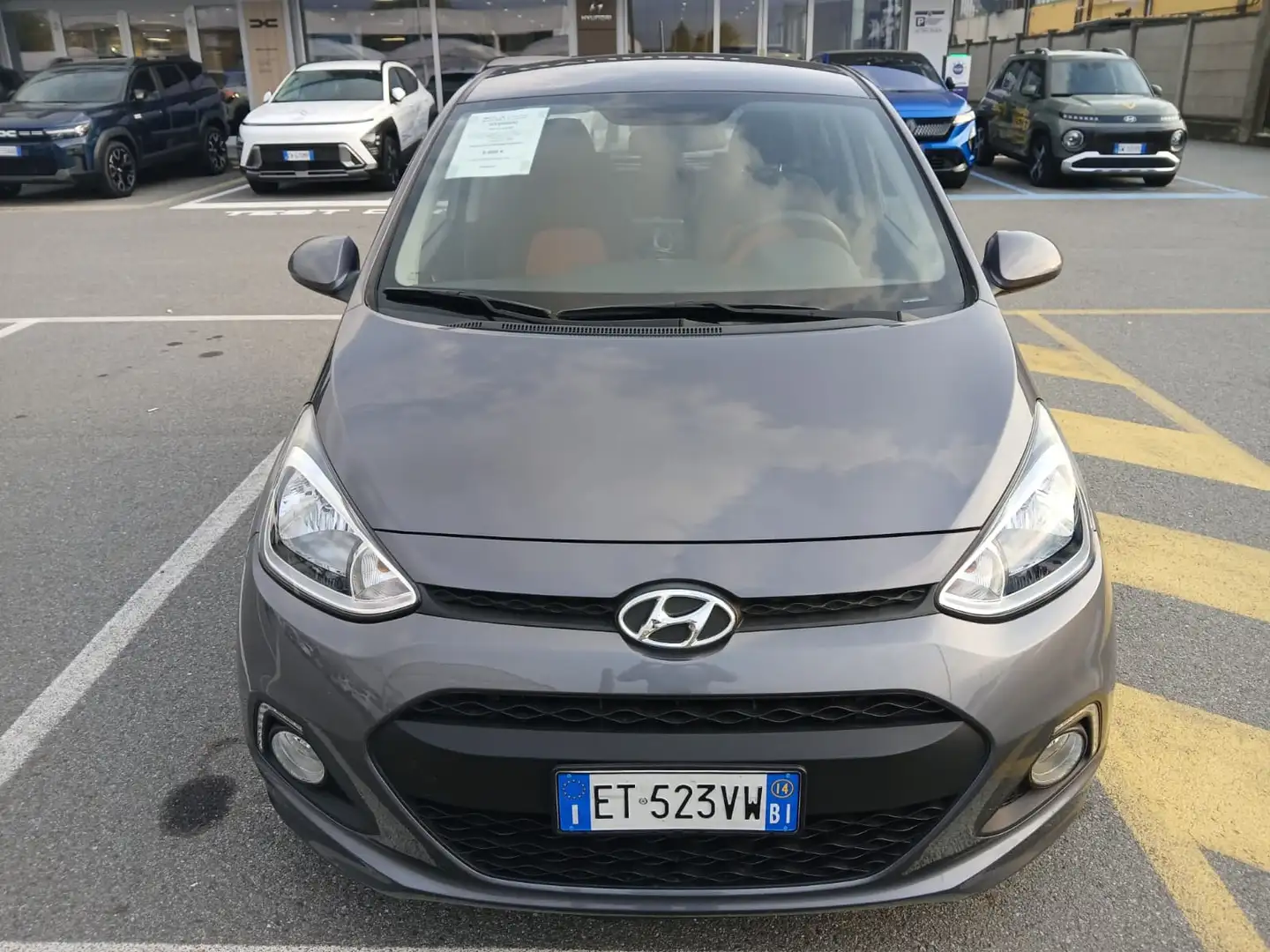 Hyundai i10 1.0 Classic Gris - 2