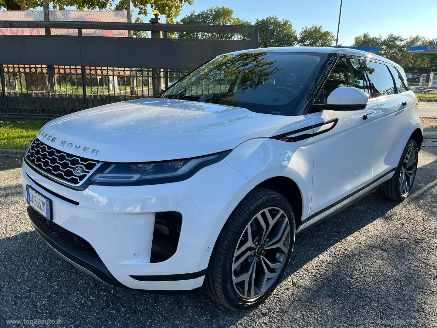 Land Rover Range Rover Evoque RR Evoque 2.0D L.Flw 150 AWD Auto SE bijela - 1