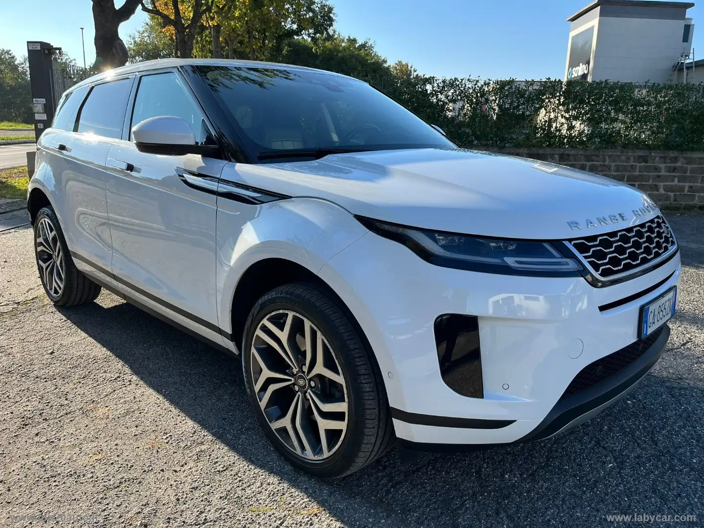 Land Rover Range Rover Evoque RR Evoque 2.0D L.Flw 150 AWD Auto SE bijela - 2