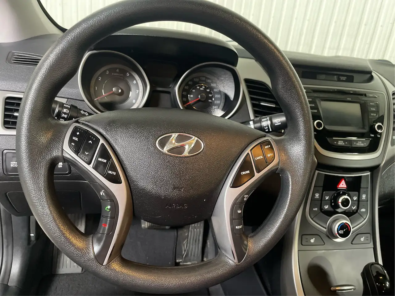 Hyundai ELANTRA fotografie Hyundai ELANTRA