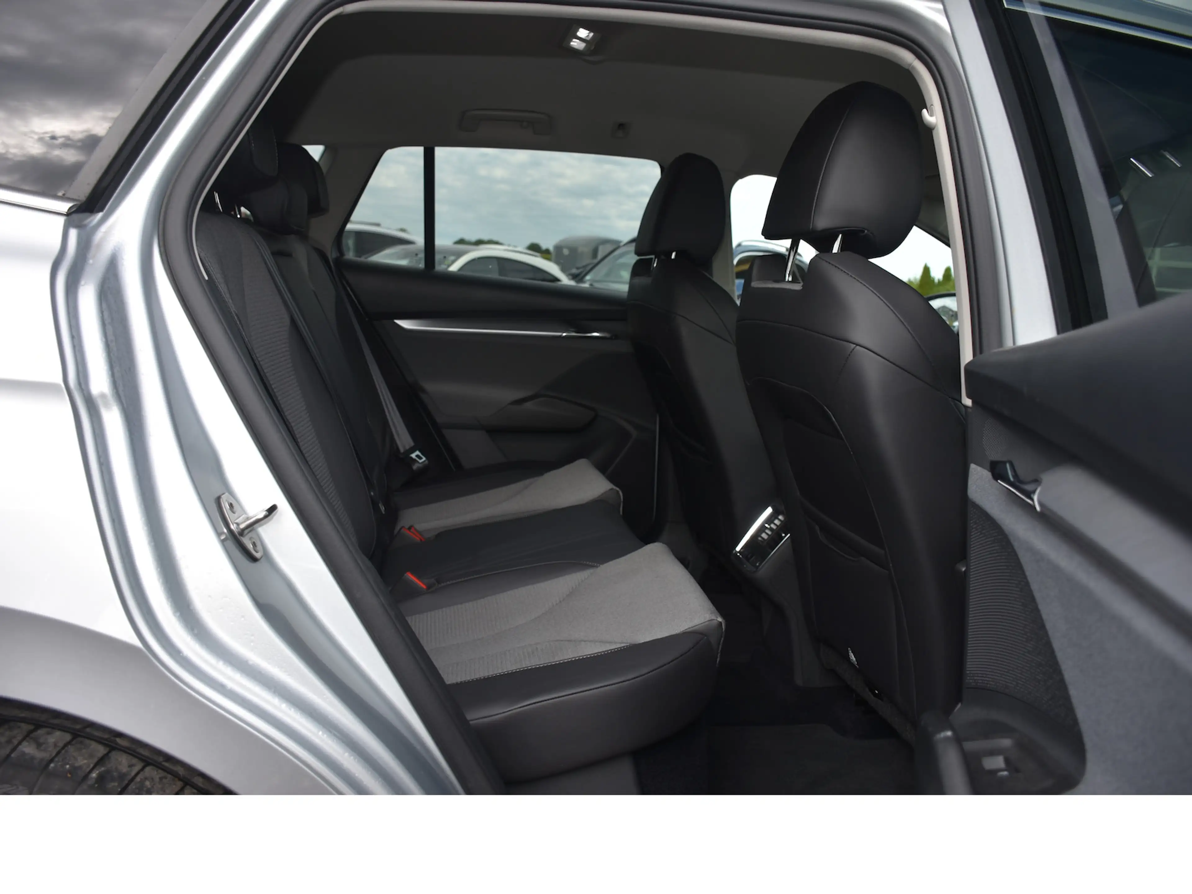 Skoda Enyaq 80 Loft/AHK/el.Sitz/ACC/Naivi/LED/RFK — photo 9