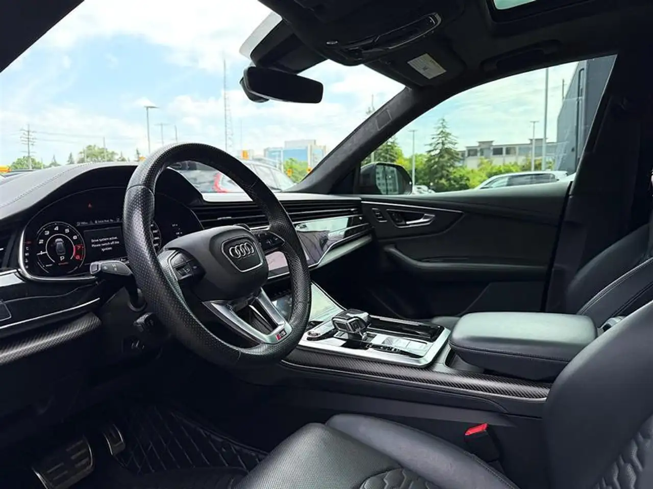 Audi RS Q8 снимка Audi RS Q8