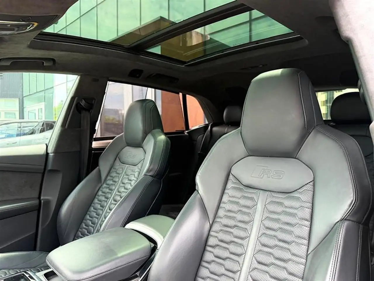 Audi RS Q8 снимка Audi RS Q8