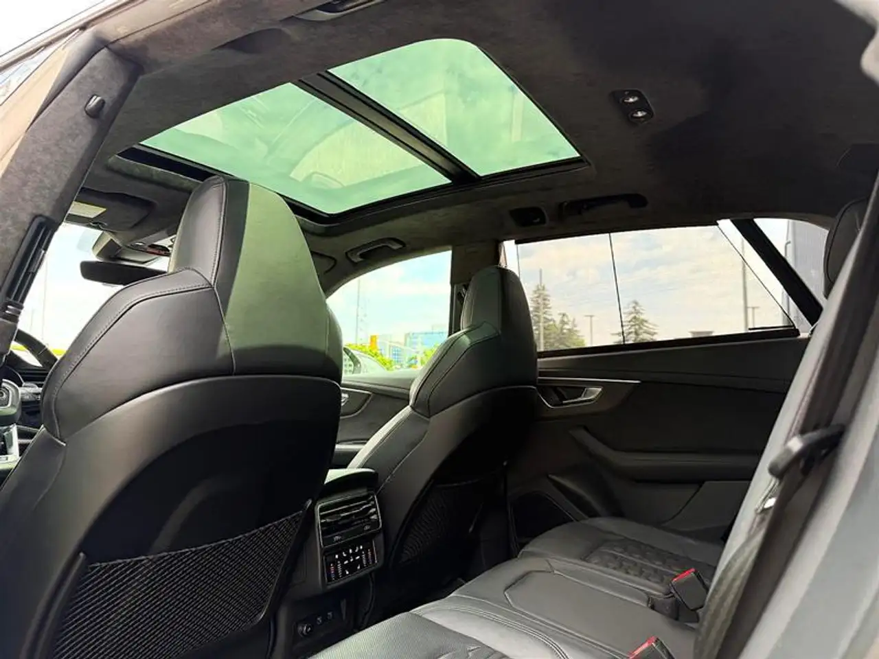 Audi RS Q8 снимка Audi RS Q8