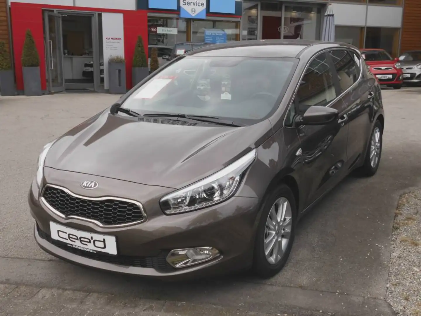 Kia Ceed / cee'd 1,4 DREAM TEAM Beige - 1