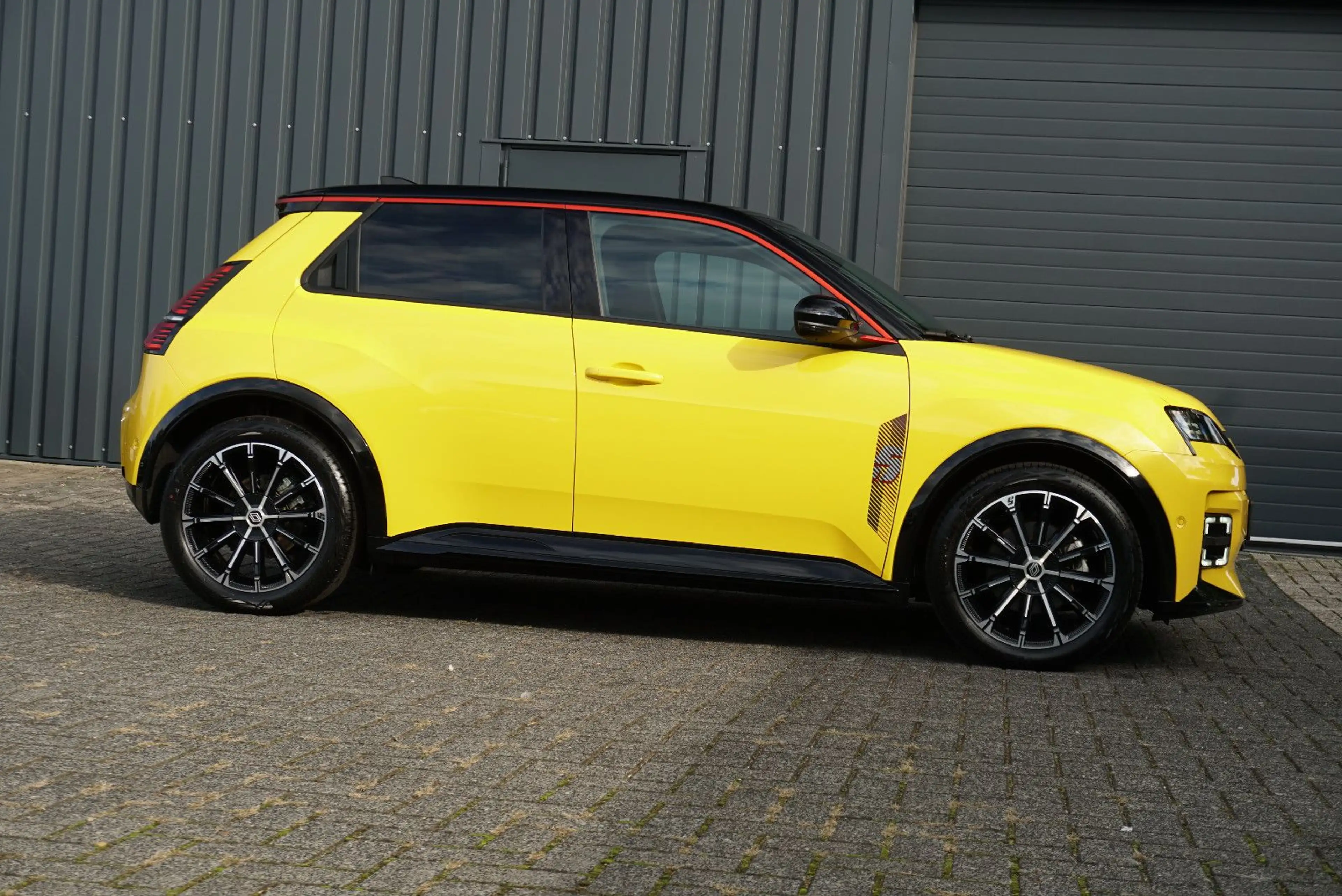Renault R 5 5 E-Tech Iconic Five 150 LED H&K SHZ 52kWh Kamer — photo 8