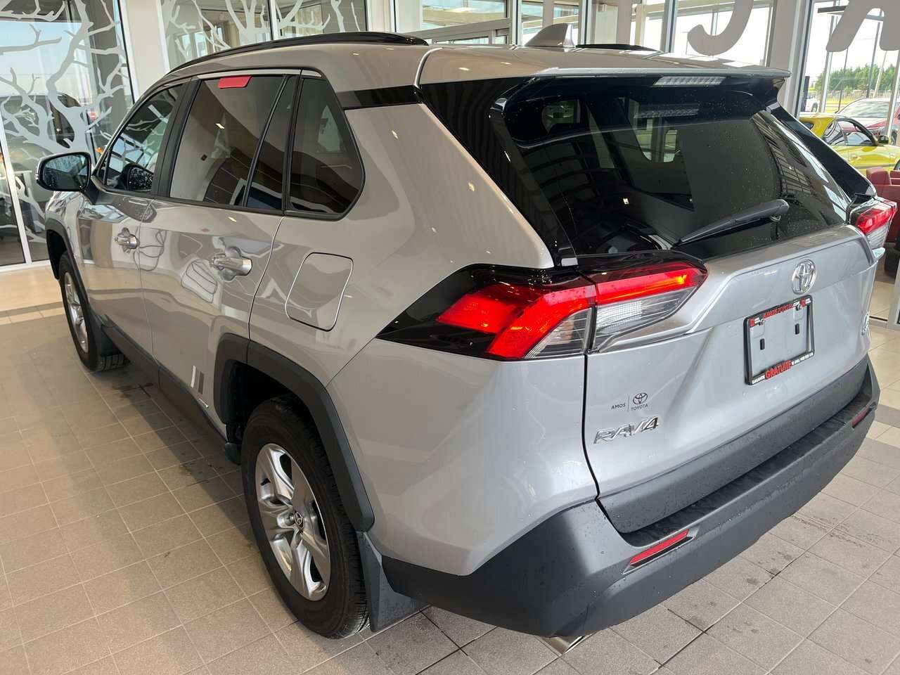 2025 Toyota RAV4 Hybrid LE — снимка 1