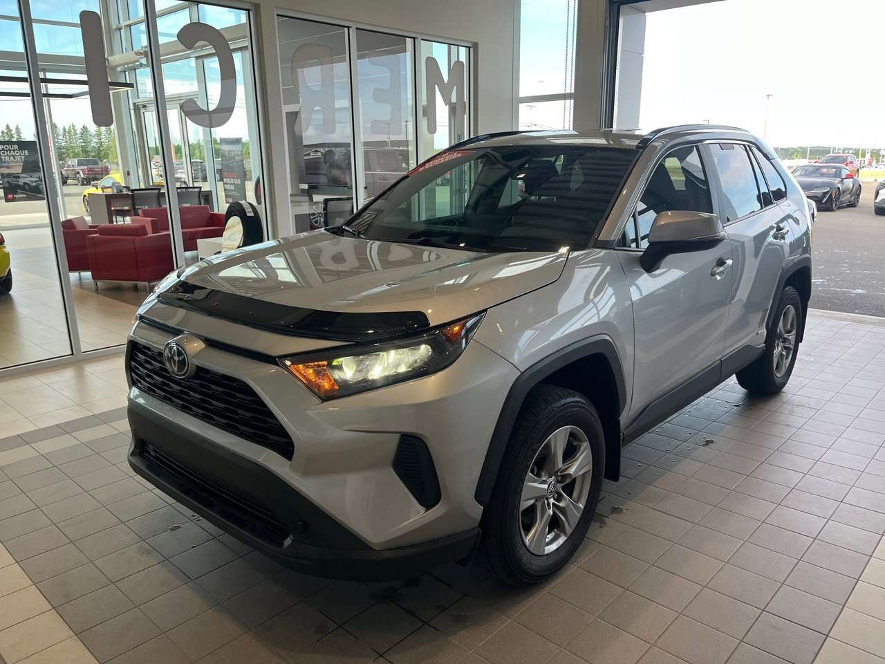 2025 Toyota RAV4 Hybrid LE — снимка 1