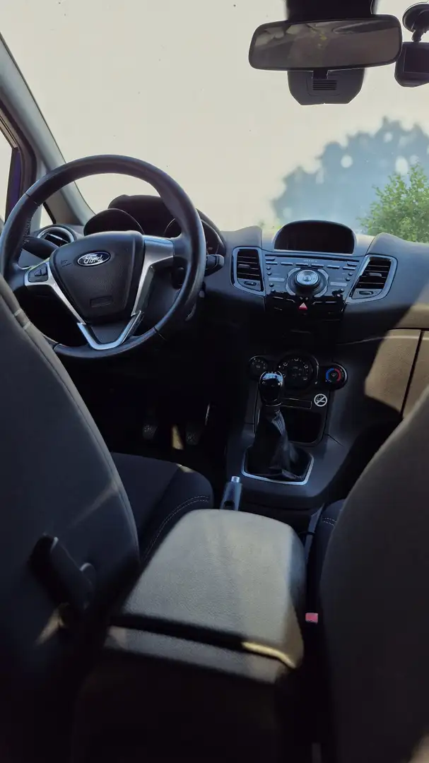 Ford Fiesta Sync Edition - 2