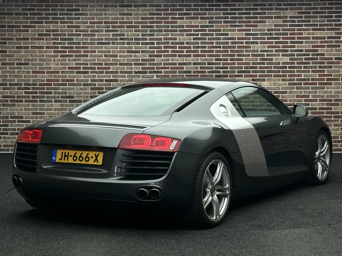 Audi R8 4.2 V8 FSI B&O Leer Navi Clima Cruise Elek Stoel Grijs - 2