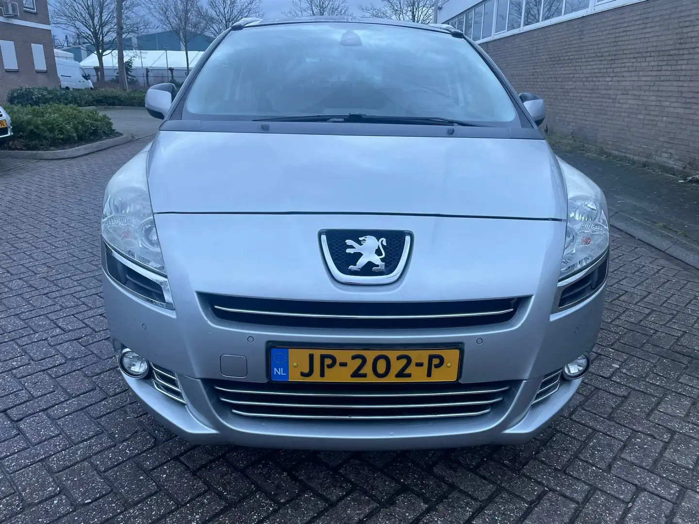 Peugeot 5008 1.6 THP B.L. Exe 7p. Grijs - 2