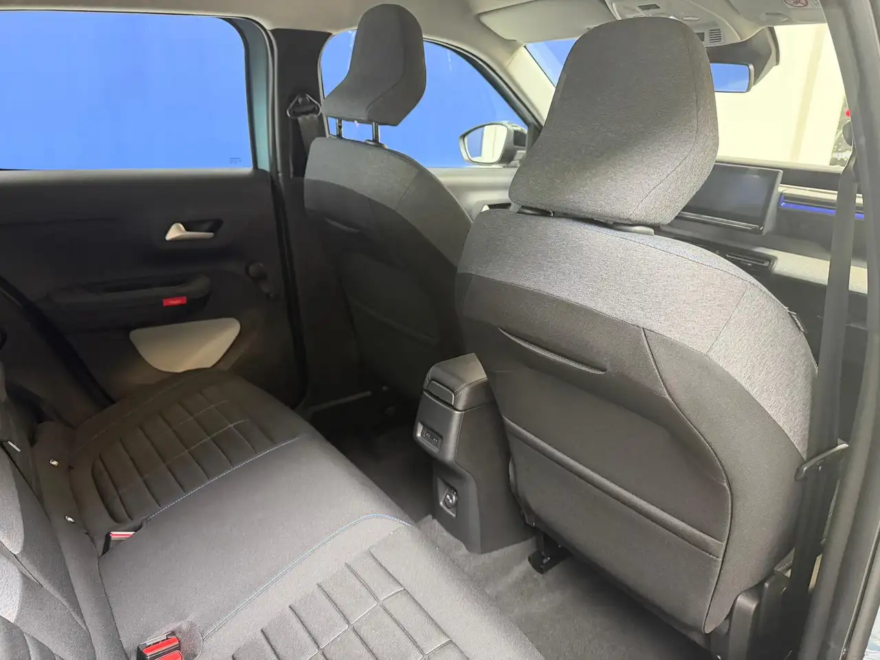 Citroen C3 1.2 hybrid Plus 110cv edcs6 17