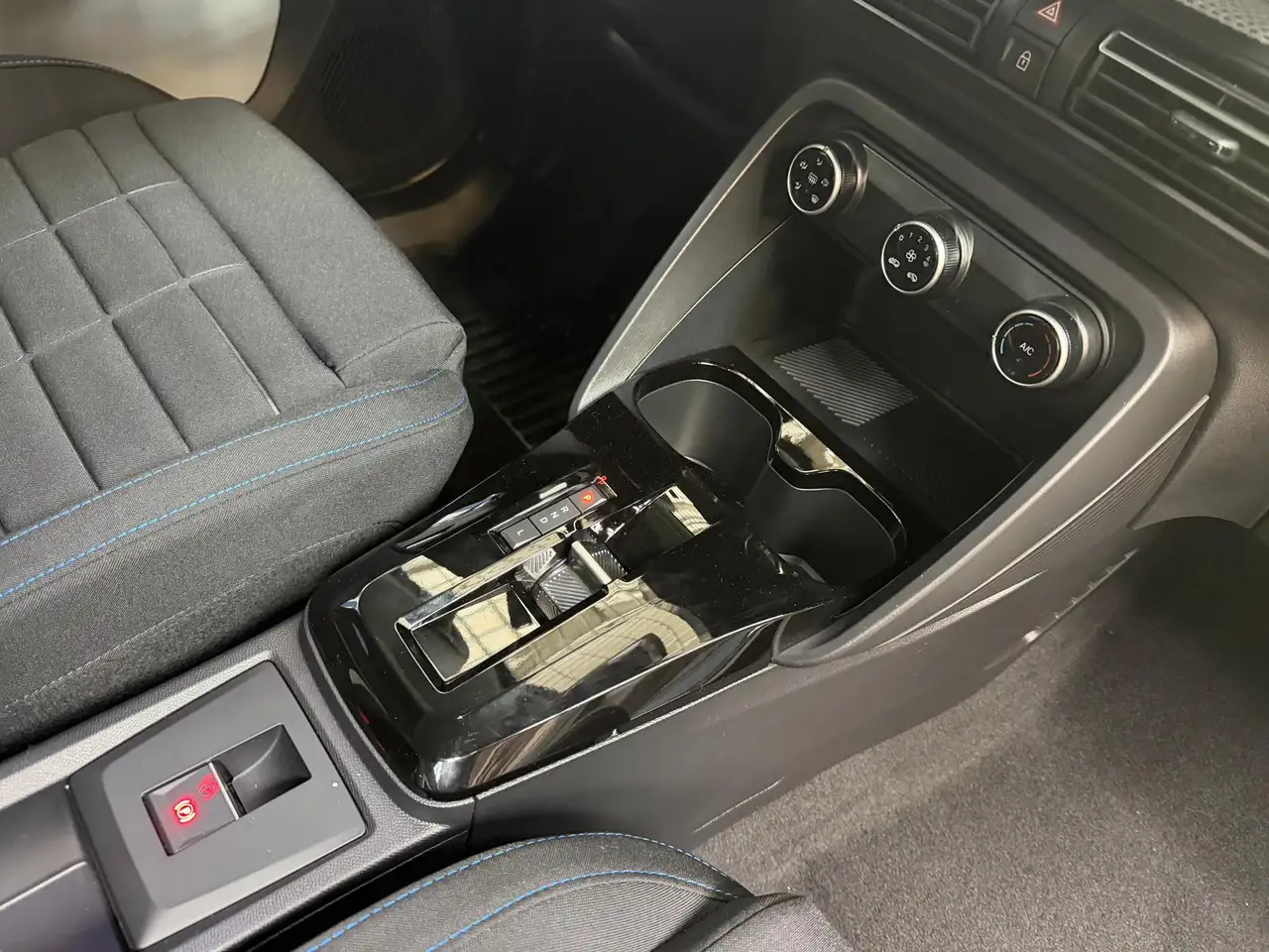 Citroen C3 1.2 hybrid Plus 110cv edcs6 20