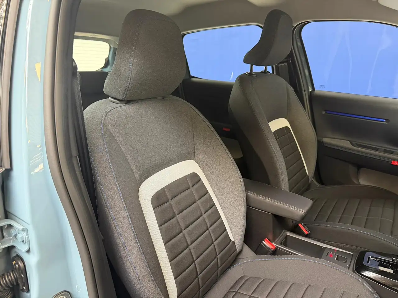 Citroen C3 1.2 hybrid Plus 110cv edcs6 16