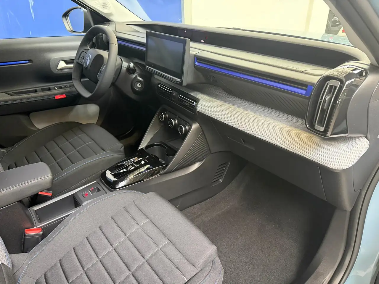 Citroen C3 1.2 hybrid Plus 110cv edcs6 12