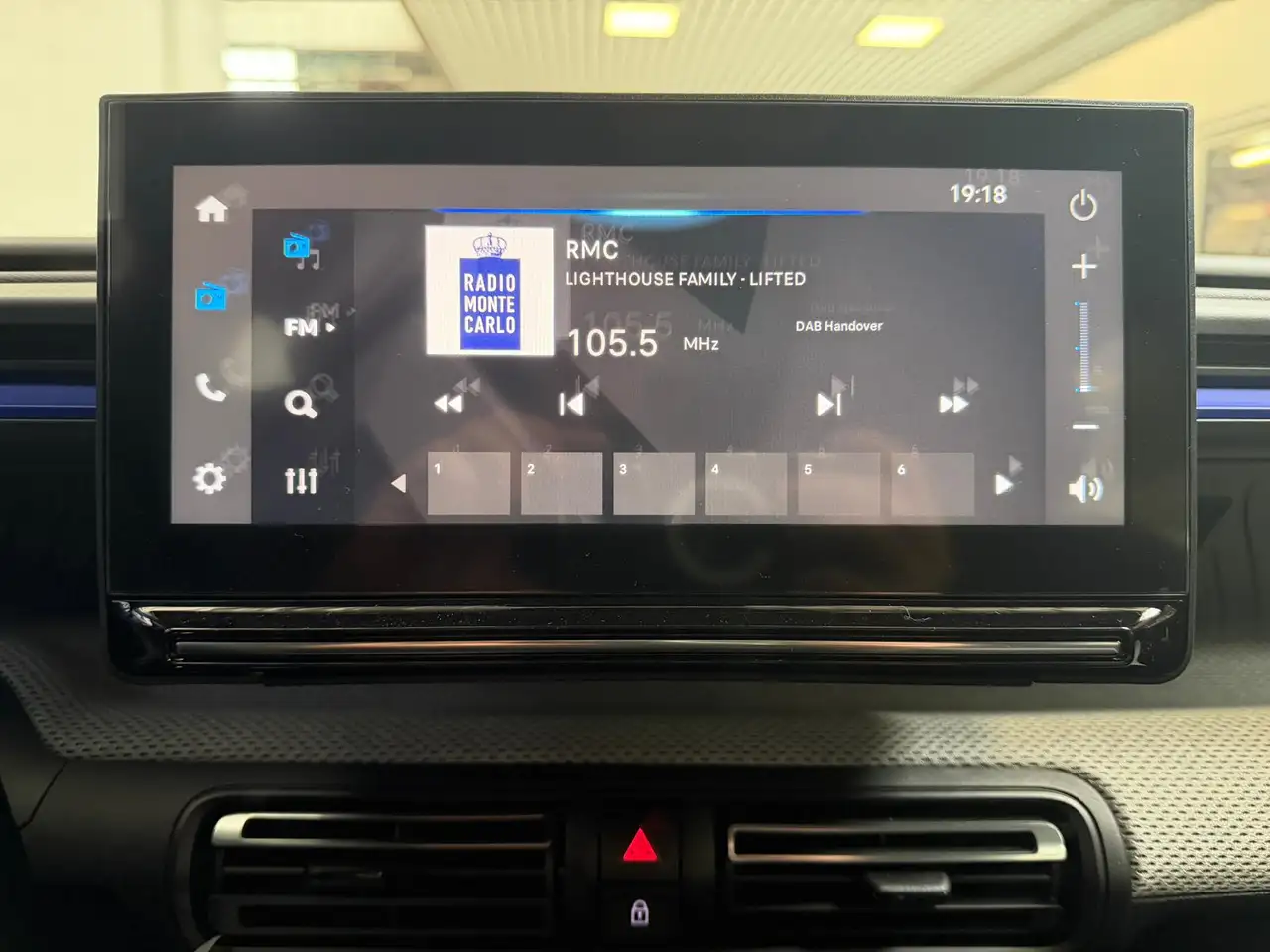 Citroen C3 1.2 hybrid Plus 110cv edcs6 23