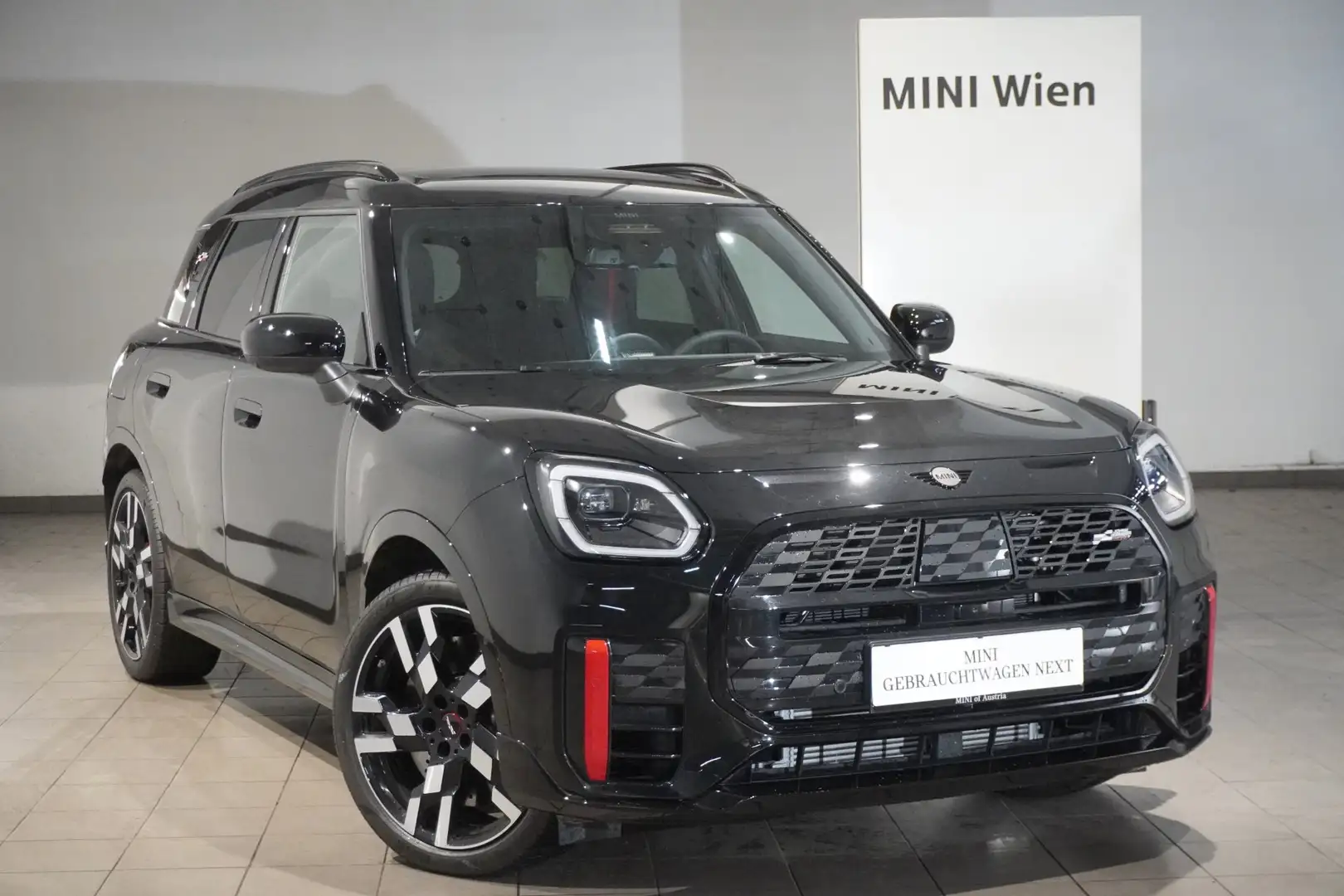 MINI John Cooper Works Countryman ALL4 Schwarz - 1