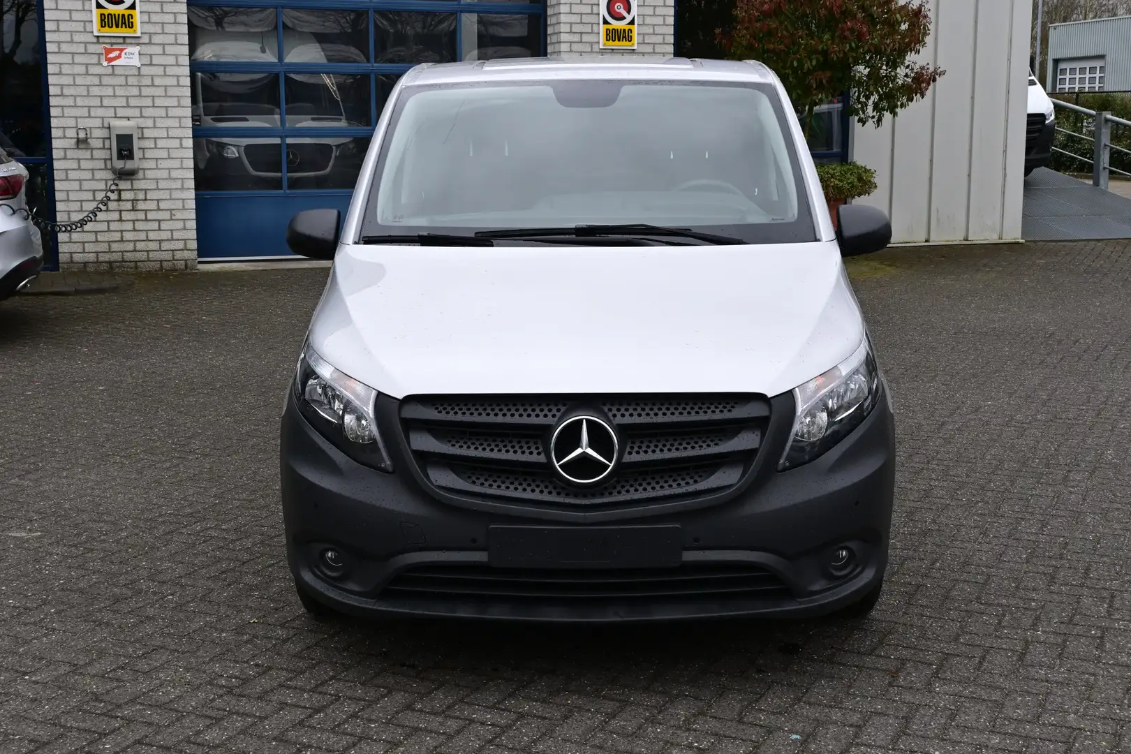 Mercedes-Benz Vito 116 CDI L1 Audio 40 Navigatie met camera, Trekhaak Zilver - 2