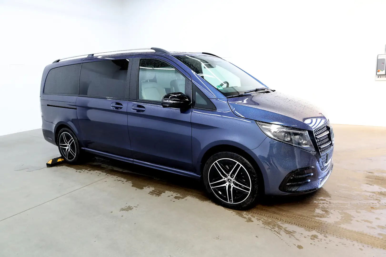 Mercedes-Benz V 250 d 4M Avantgarde Lang L2 AMG+Night+AHK+Mopf Blau - 2