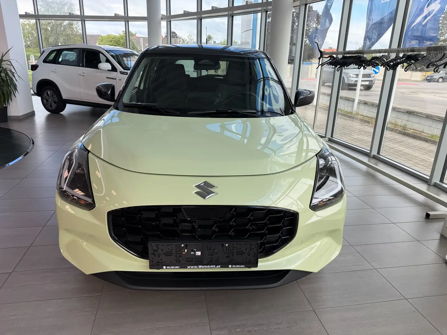 Suzuki Swift 1.2 Hybrid Shine Leasing+Versicherungsbonus Gelb - 2
