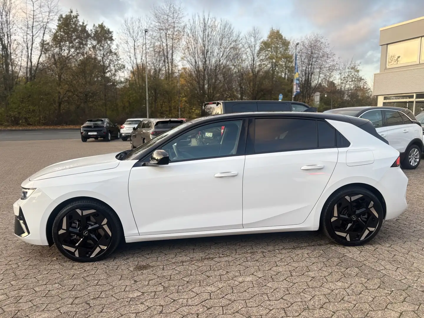 Opel Astra Astra GSe AT8/NAVI/SHZ+LHZ/PDC VO+HI+360CAM Blanc - 2