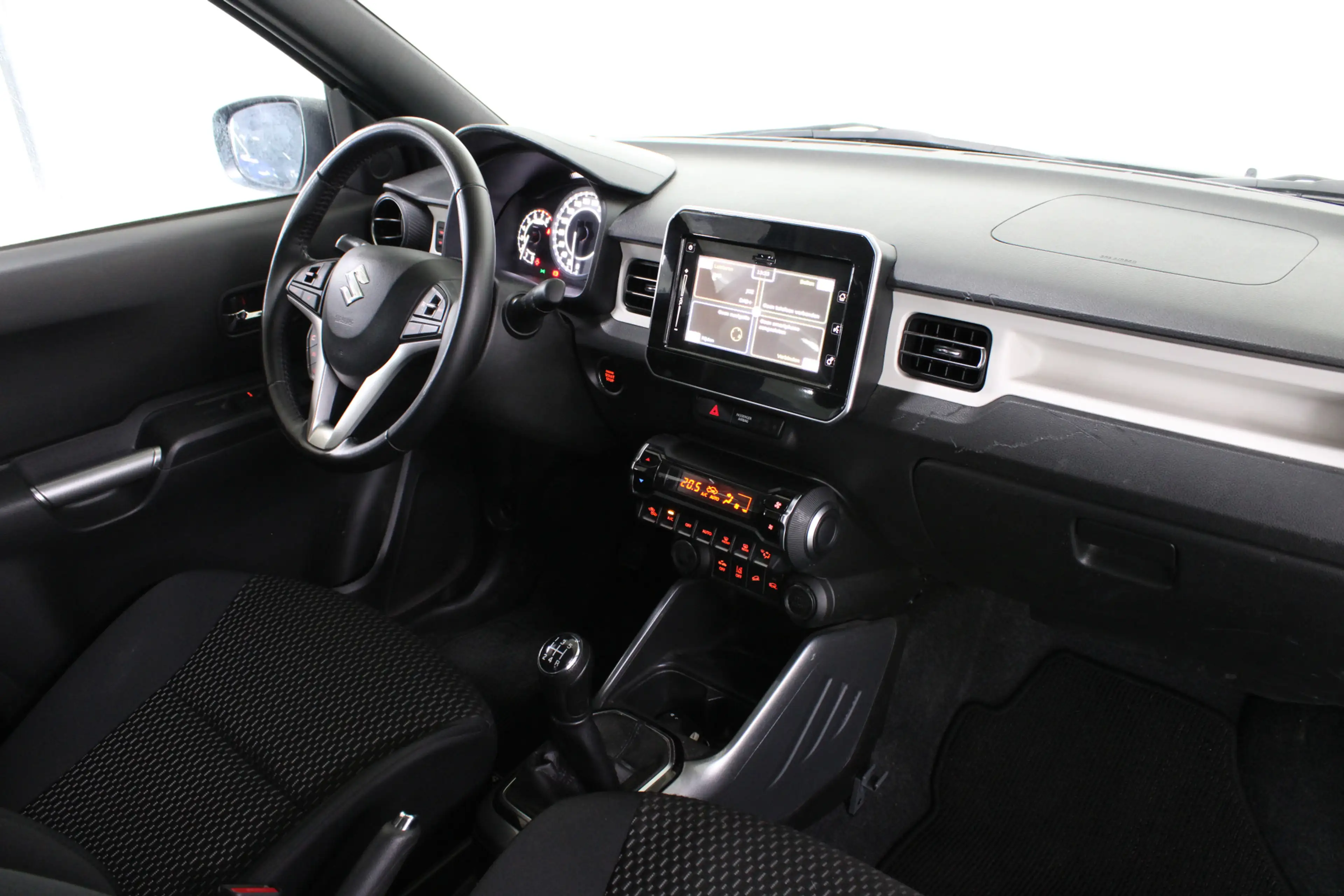 Suzuki Ignis 1.2 Smart Hybrid Allgrip Style / Stoelverwarming / — photo 11