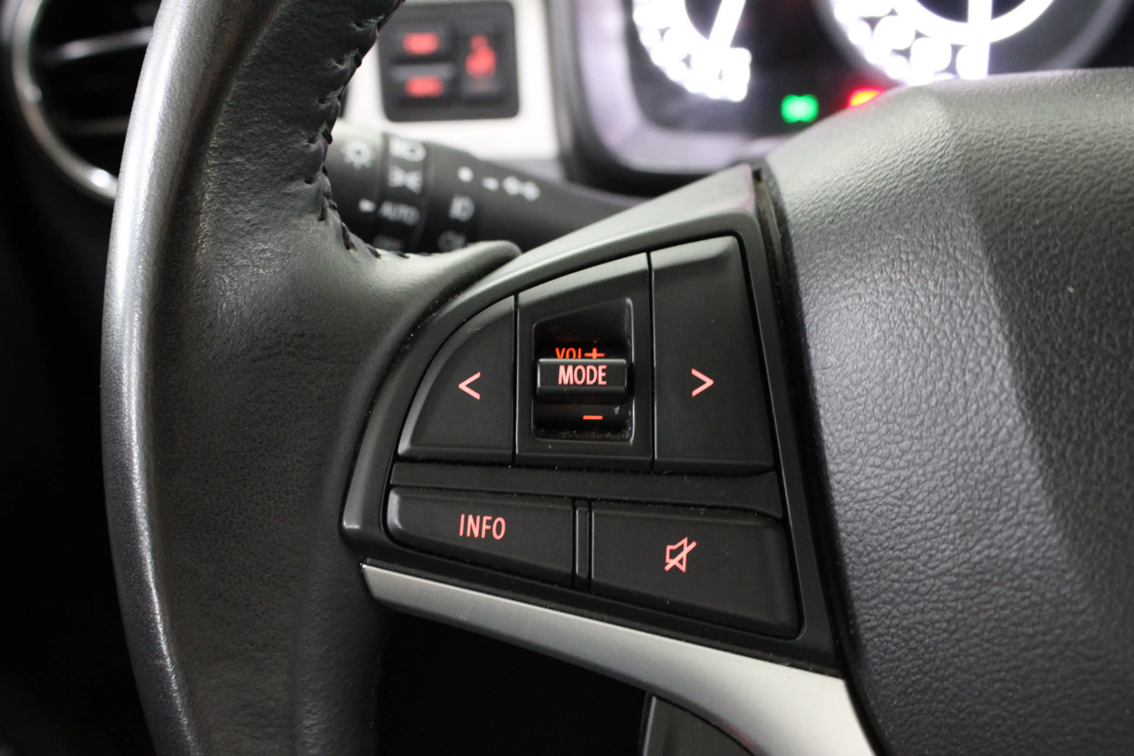 Suzuki Ignis 1.2 Smart Hybrid Allgrip Style / Stoelverwarming / — photo 13