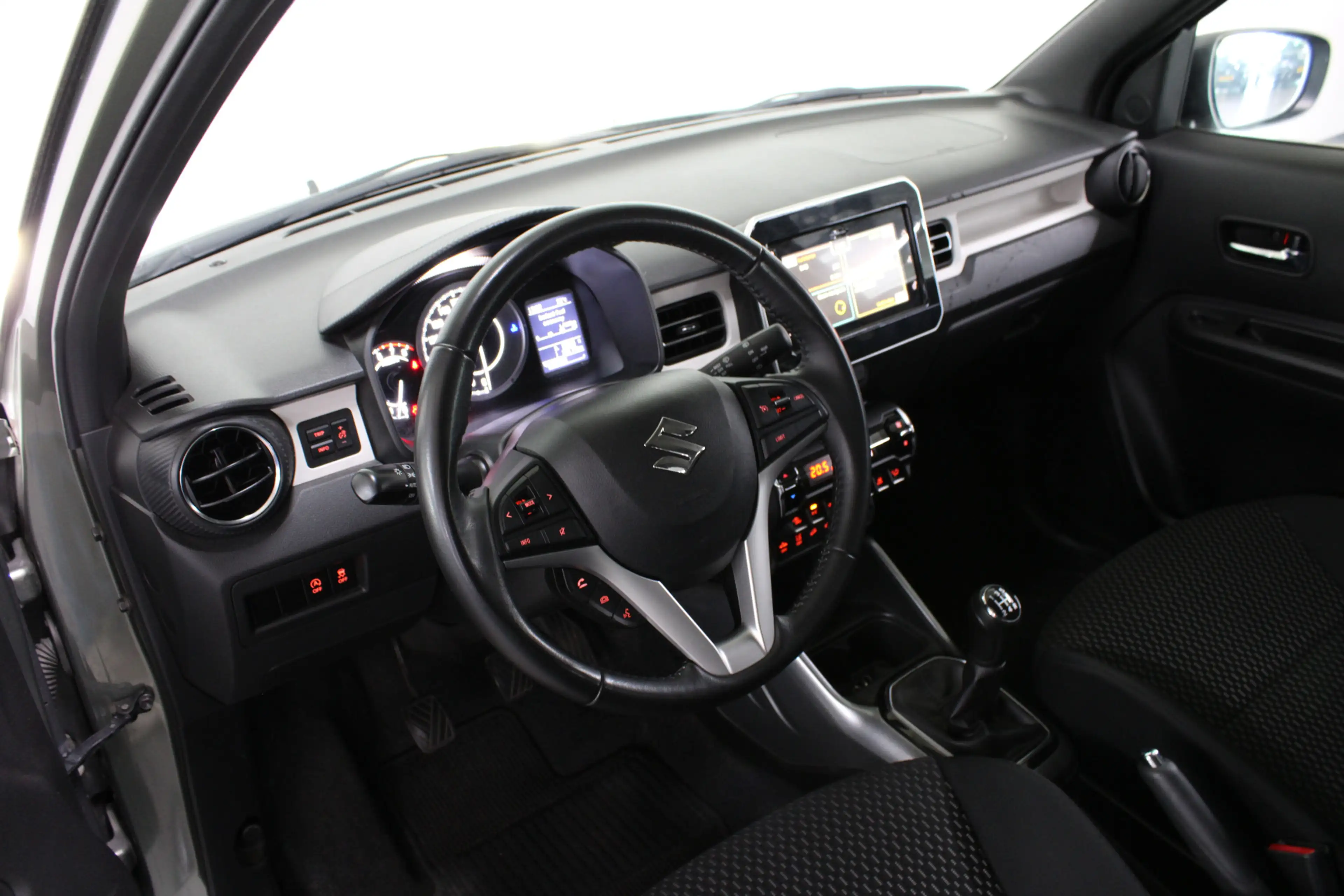 Suzuki Ignis 1.2 Smart Hybrid Allgrip Style / Stoelverwarming / — photo 9