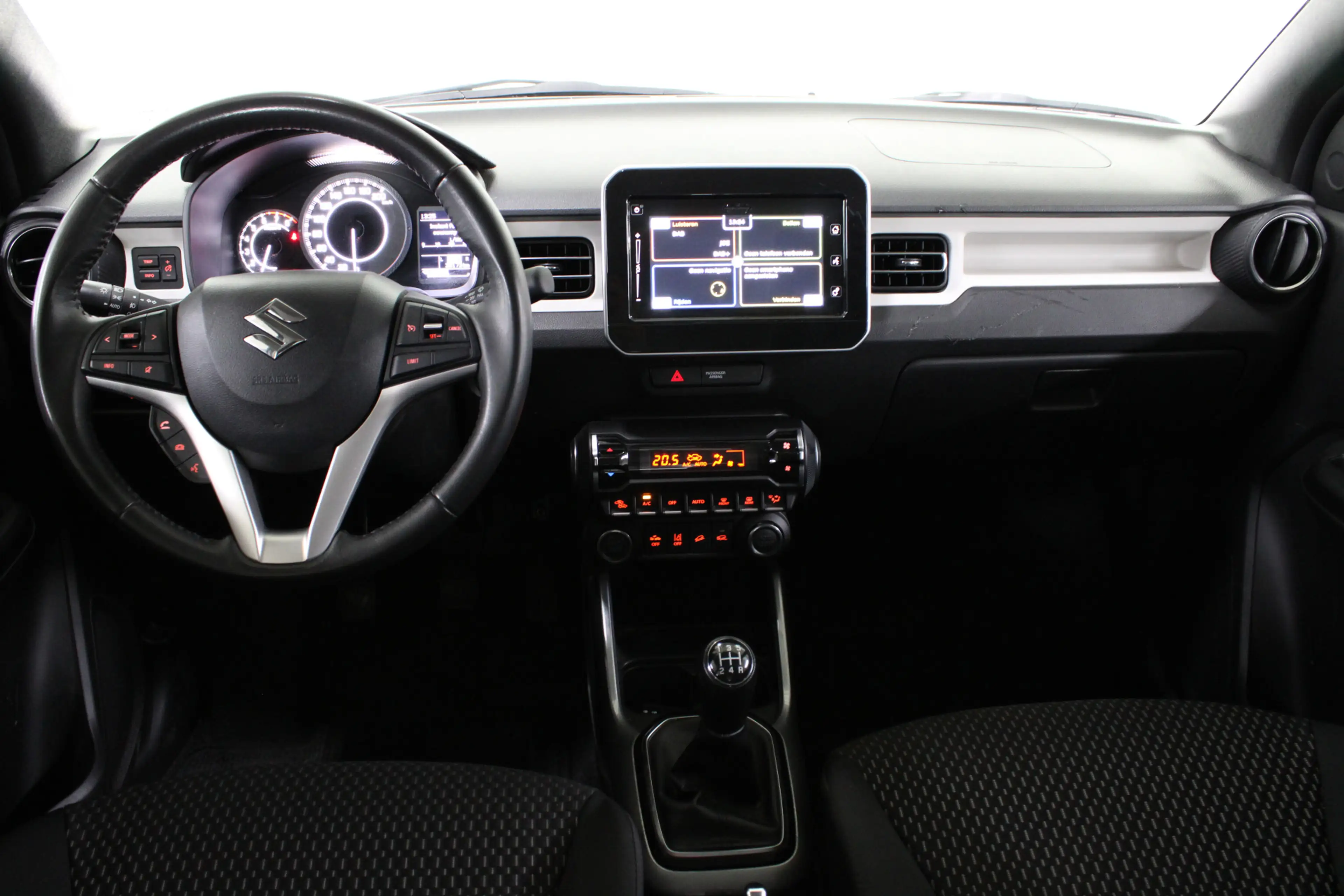 Suzuki Ignis 1.2 Smart Hybrid Allgrip Style / Stoelverwarming / — photo 10