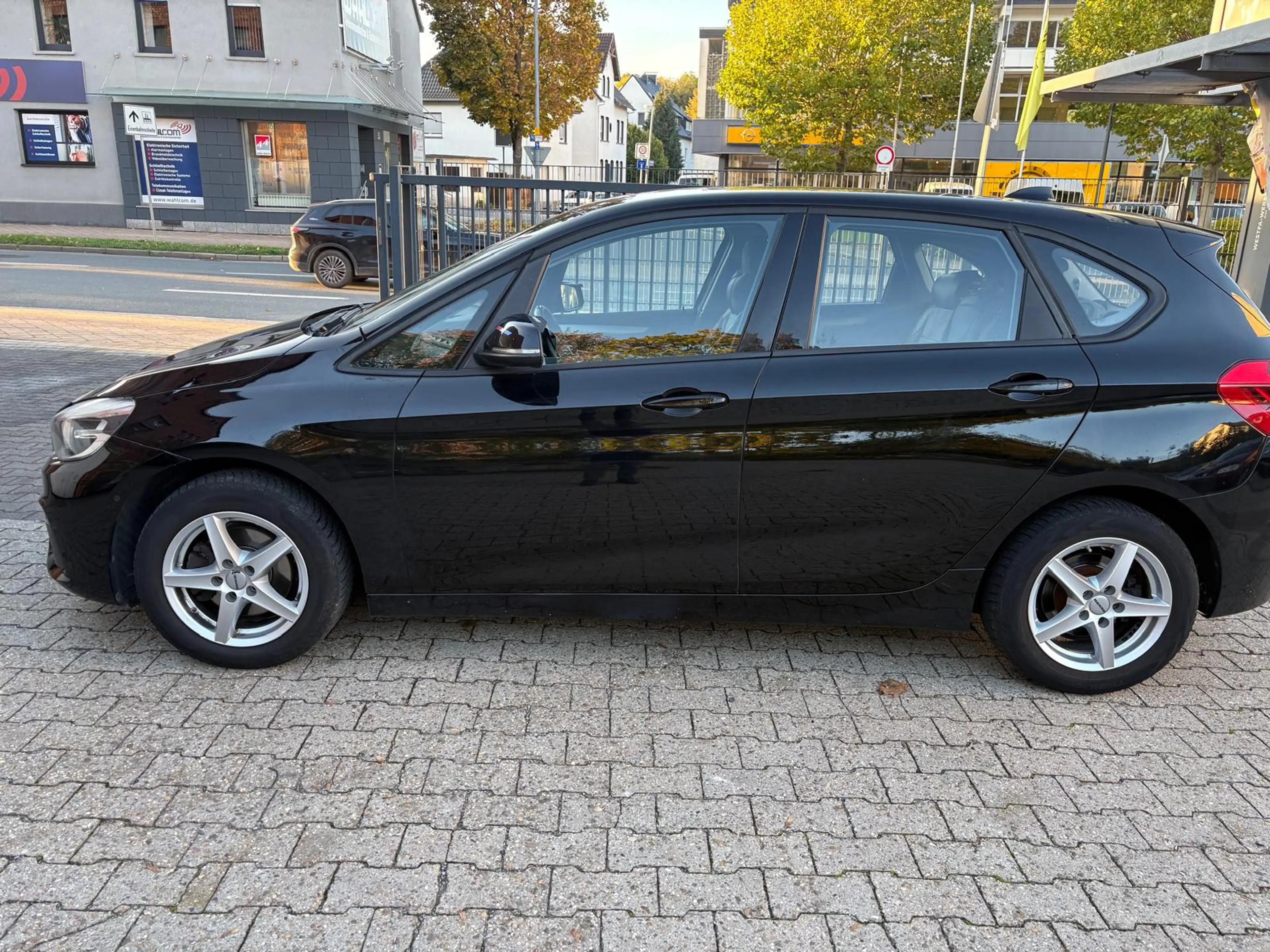 BMW 218 218 d Advantage — photo 6