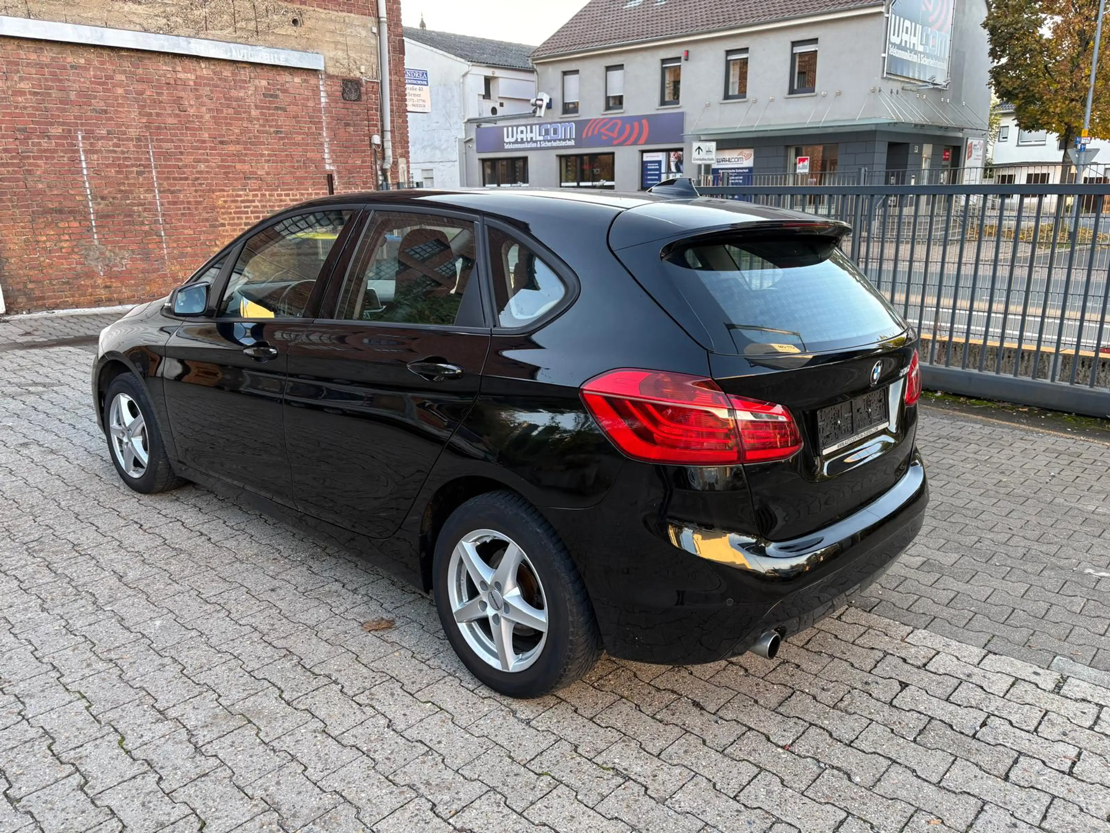 BMW 218 218 d Advantage — photo 8