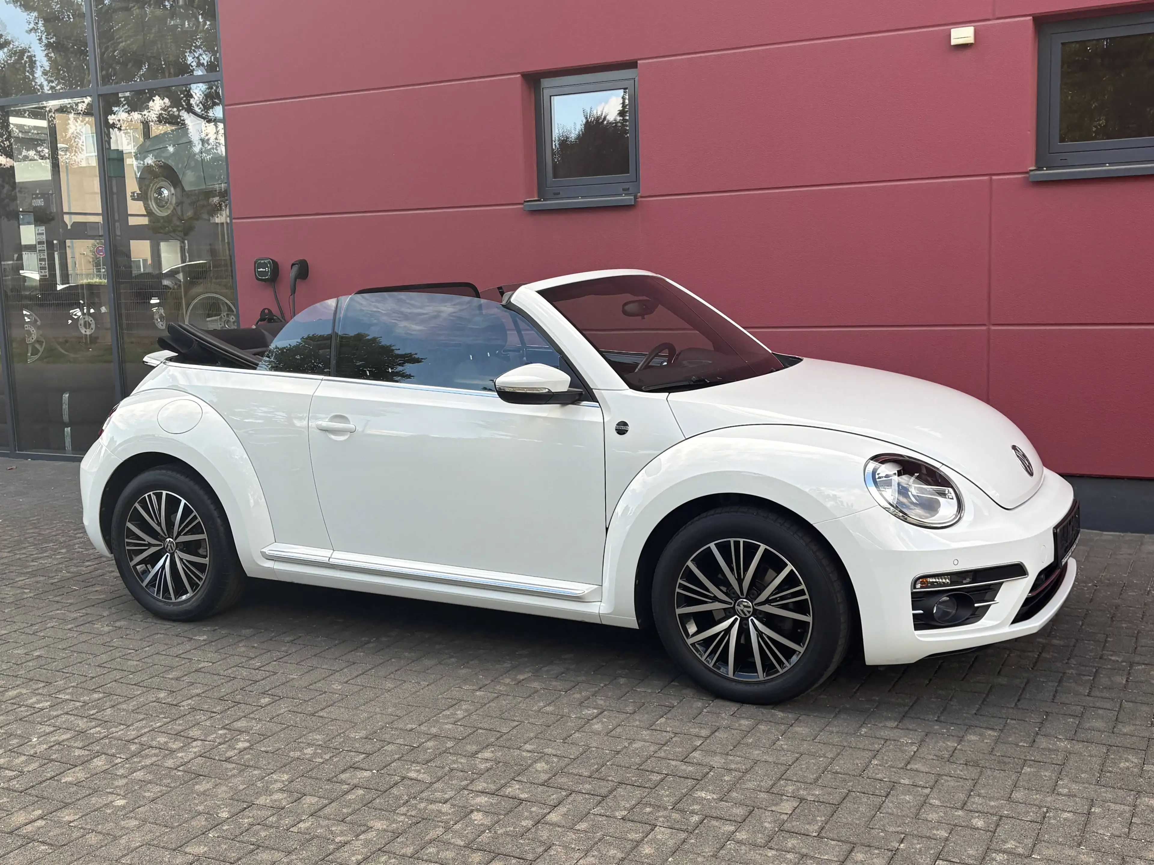 Volkswagen New Beetle CABRIOLET 1.2 TSI BLUEMOTION SONDERMODELL SOUND ALU17 KAMERA TOP* — photo 5
