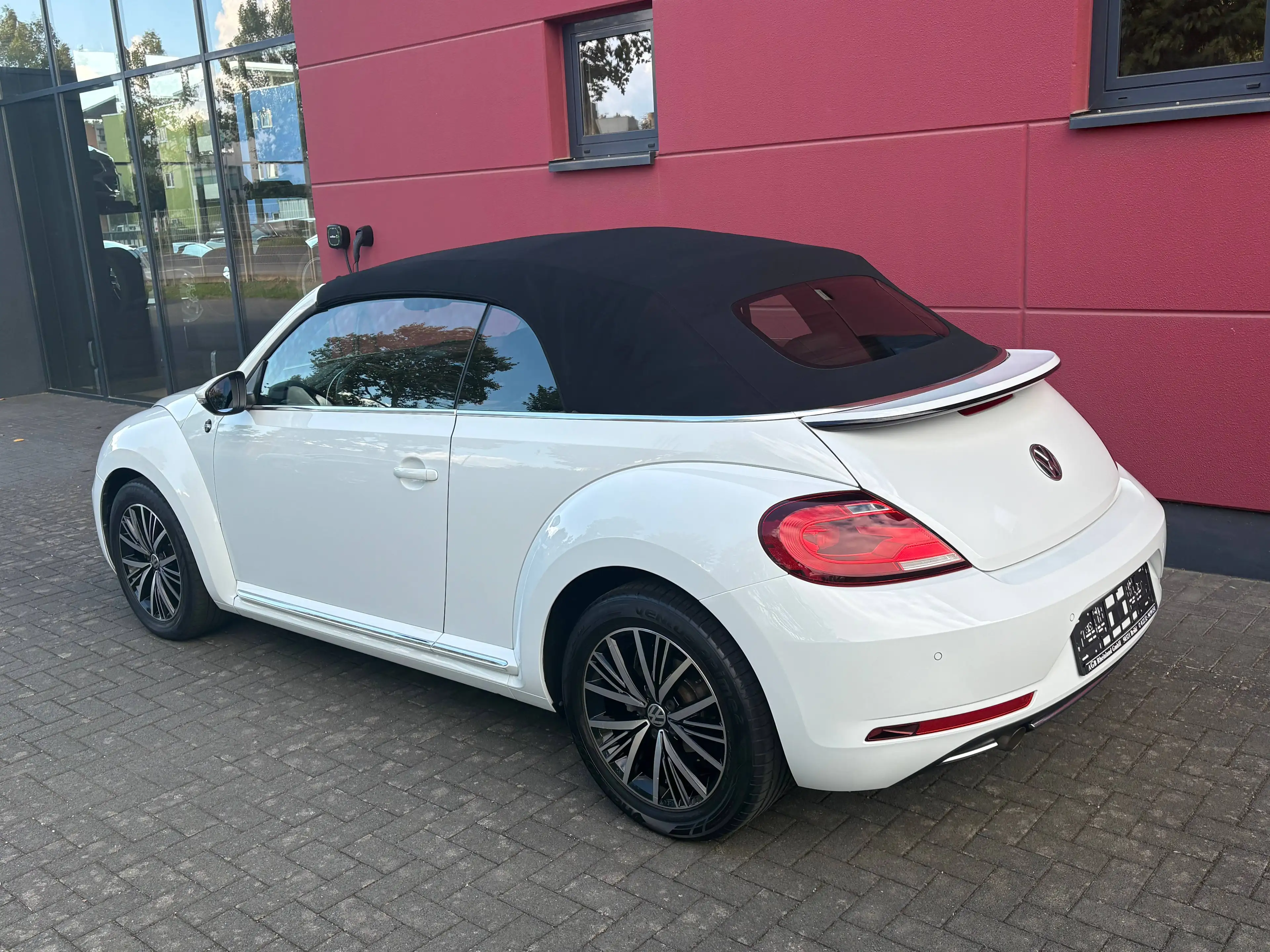 Volkswagen New Beetle CABRIOLET 1.2 TSI BLUEMOTION SONDERMODELL SOUND ALU17 KAMERA TOP* — photo 3